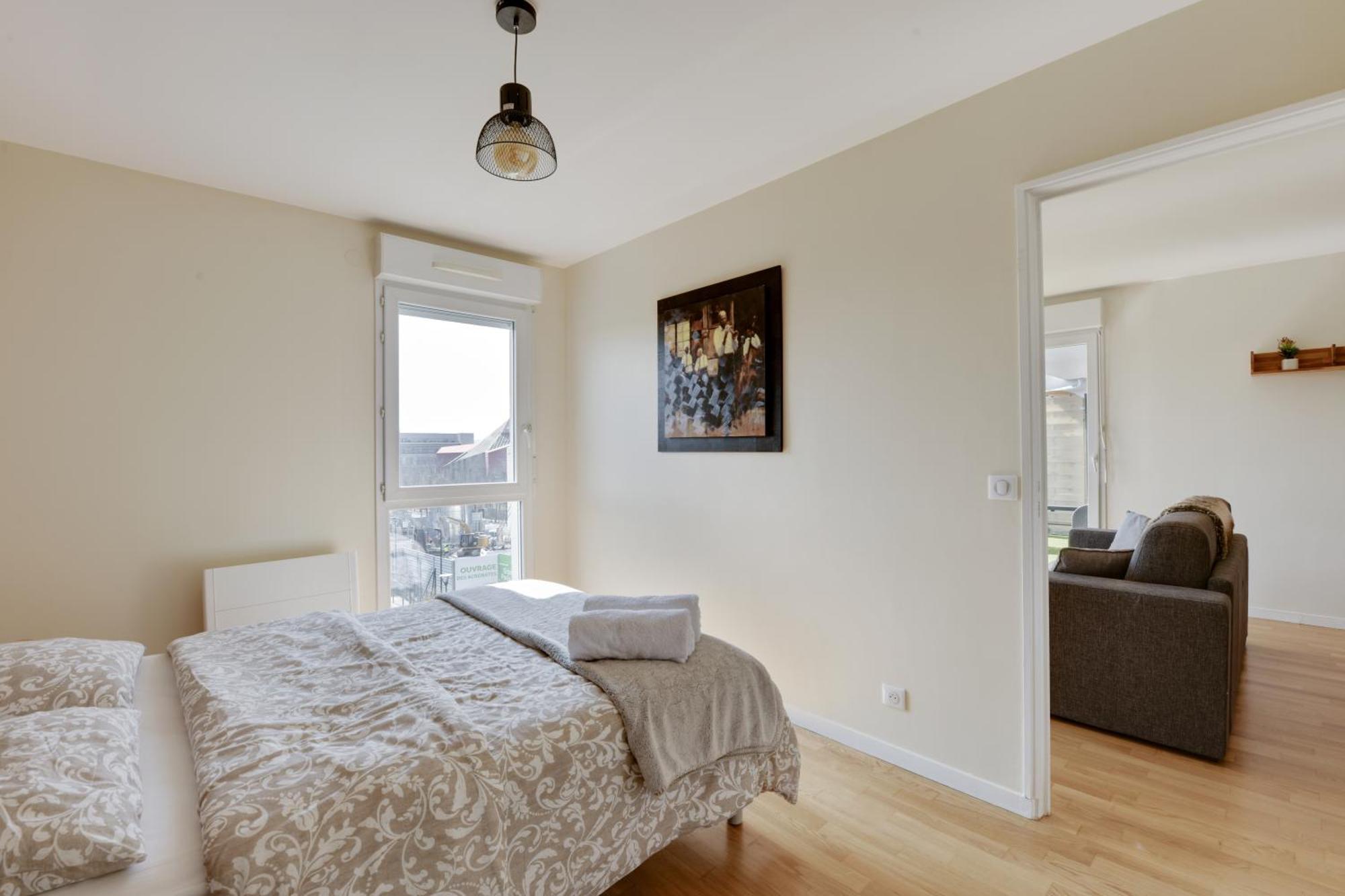 Chic Apartment With Superb View Of The Eiffel Tower Σαιν-Ντενί Εξωτερικό φωτογραφία
