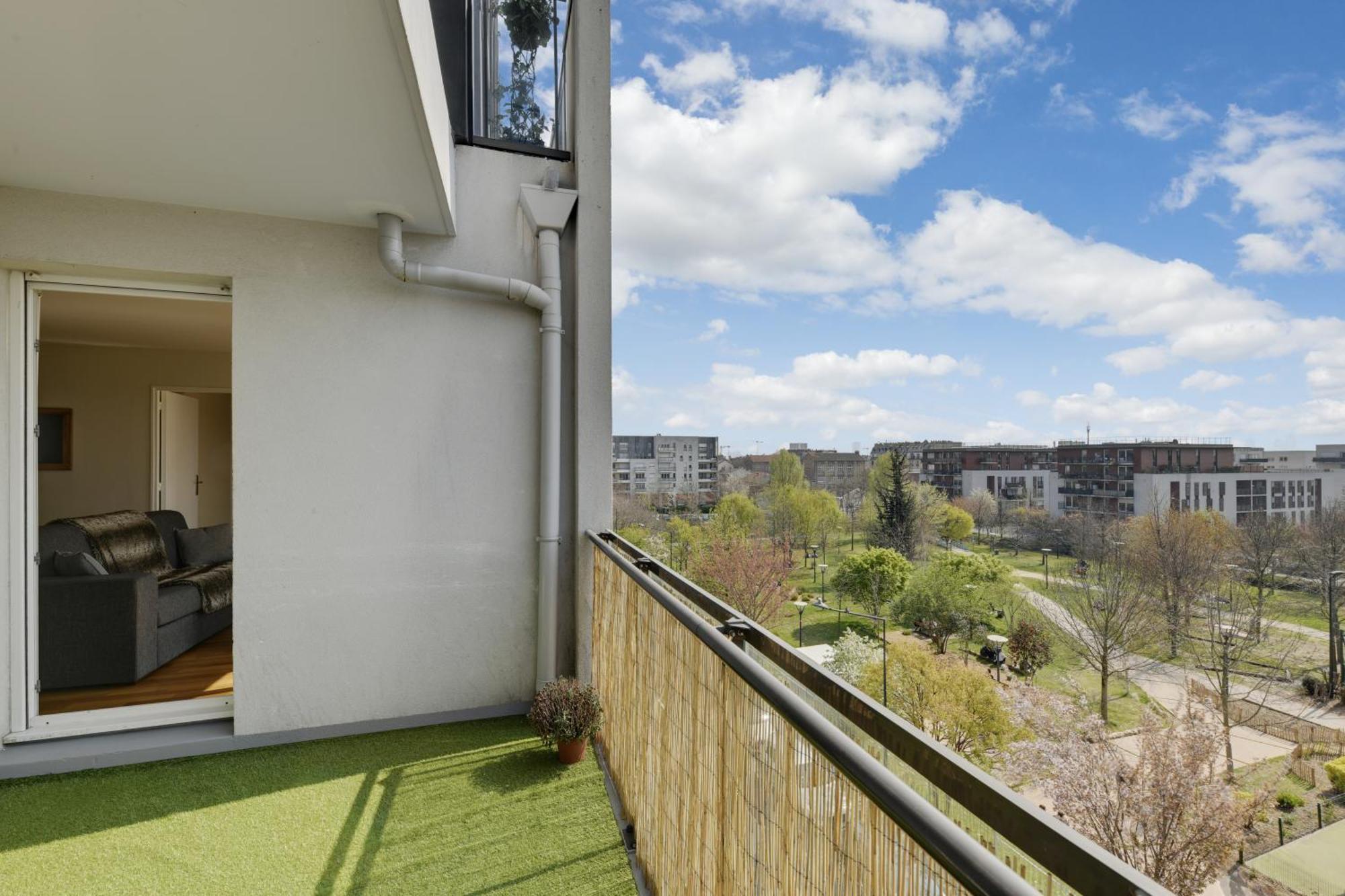Chic Apartment With Superb View Of The Eiffel Tower Σαιν-Ντενί Εξωτερικό φωτογραφία